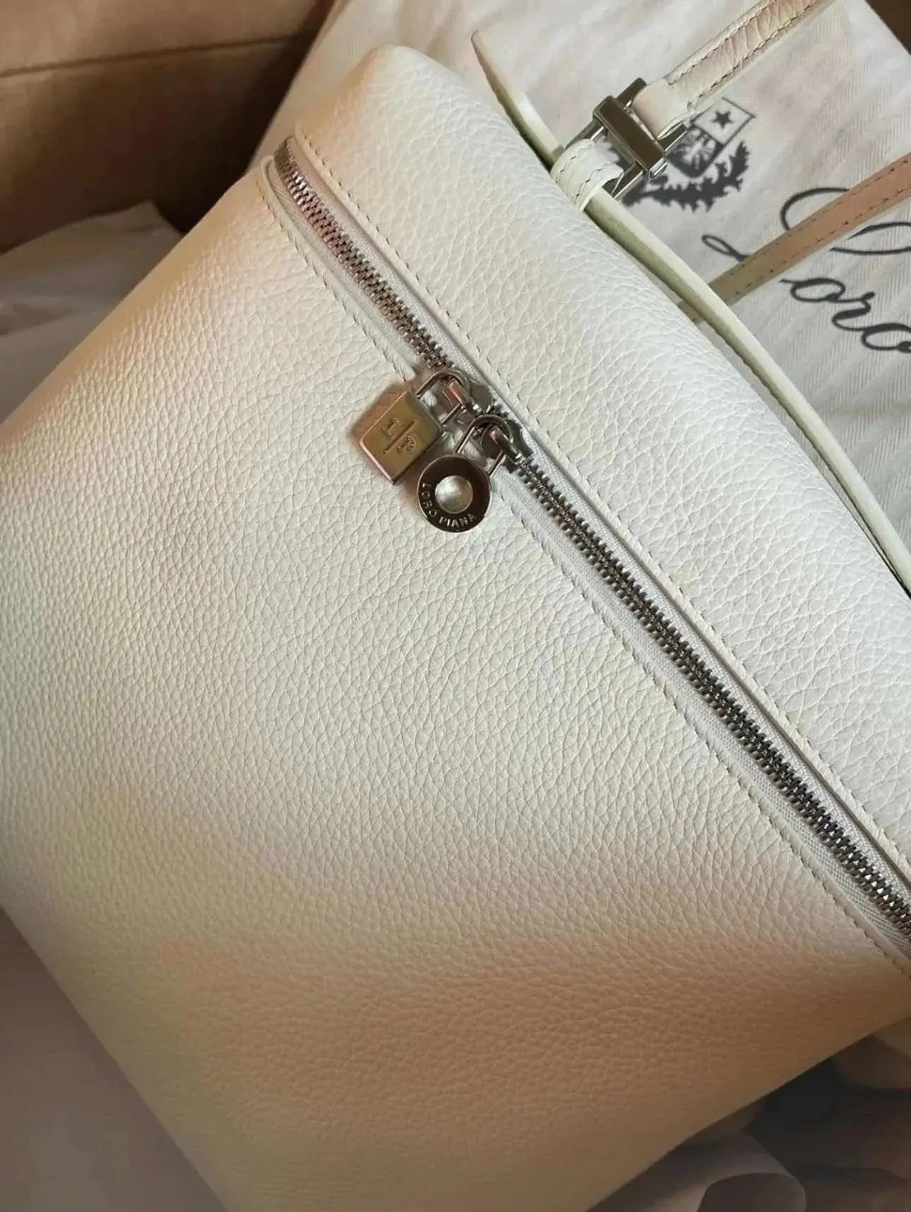 Loro Piana L23.5 双肩包 23×8X 22cm