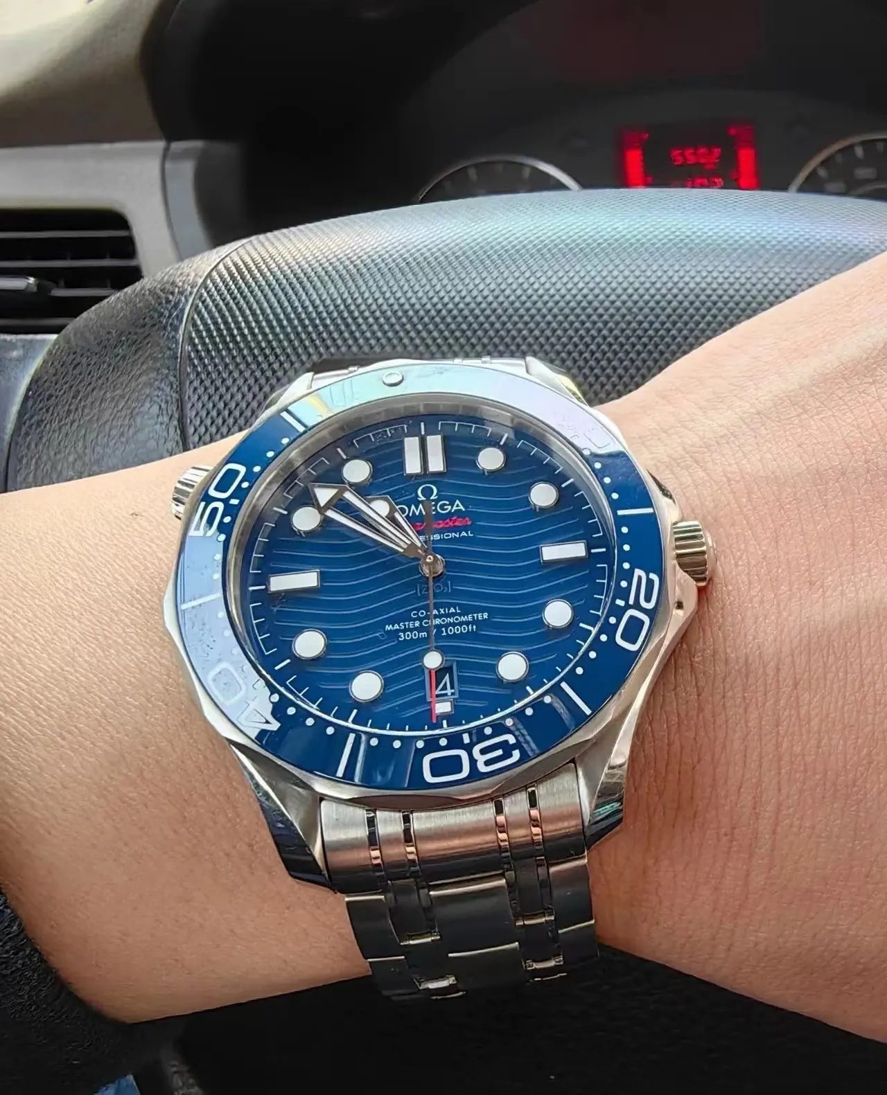 VS | 8800 机芯｜42mm l 欧米茄海马潜水300M 210.30.42.20.03.001