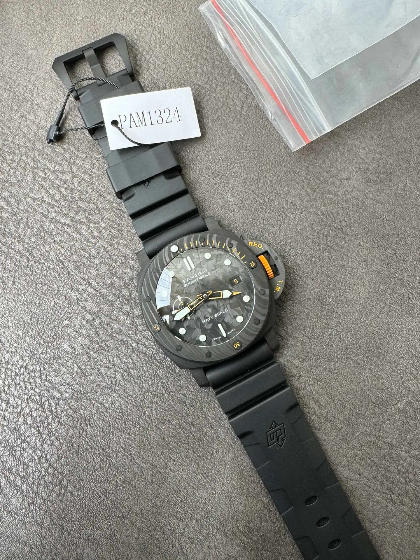 VS l P.9000 l 44mm l Pam1324