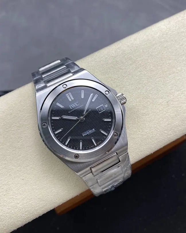 GH l 9015机芯 l 40mm l Ingenieur 自动腕表 - IW323904