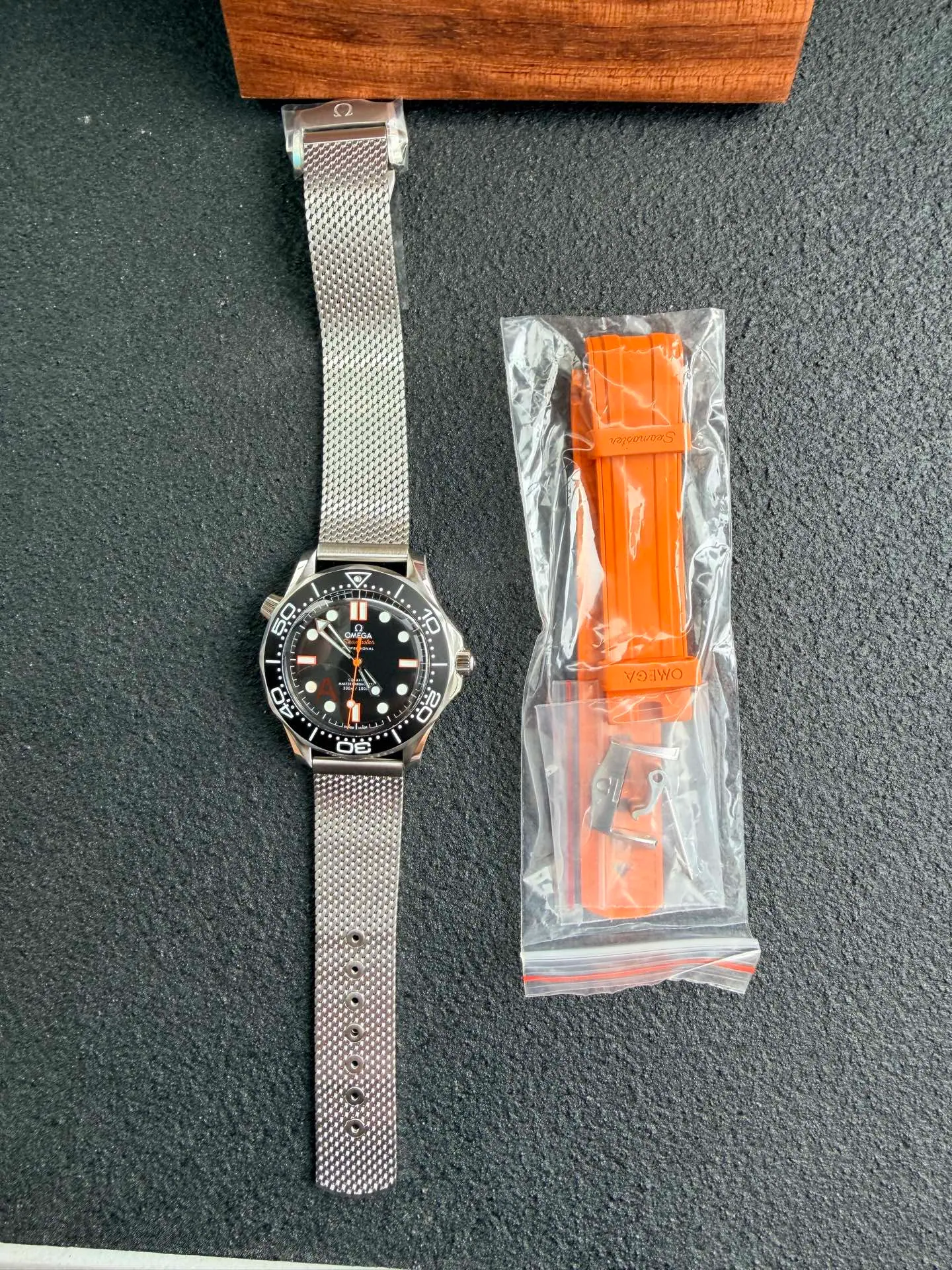VS | 8806 机芯｜42mm l 欧米茄海马潜水300M