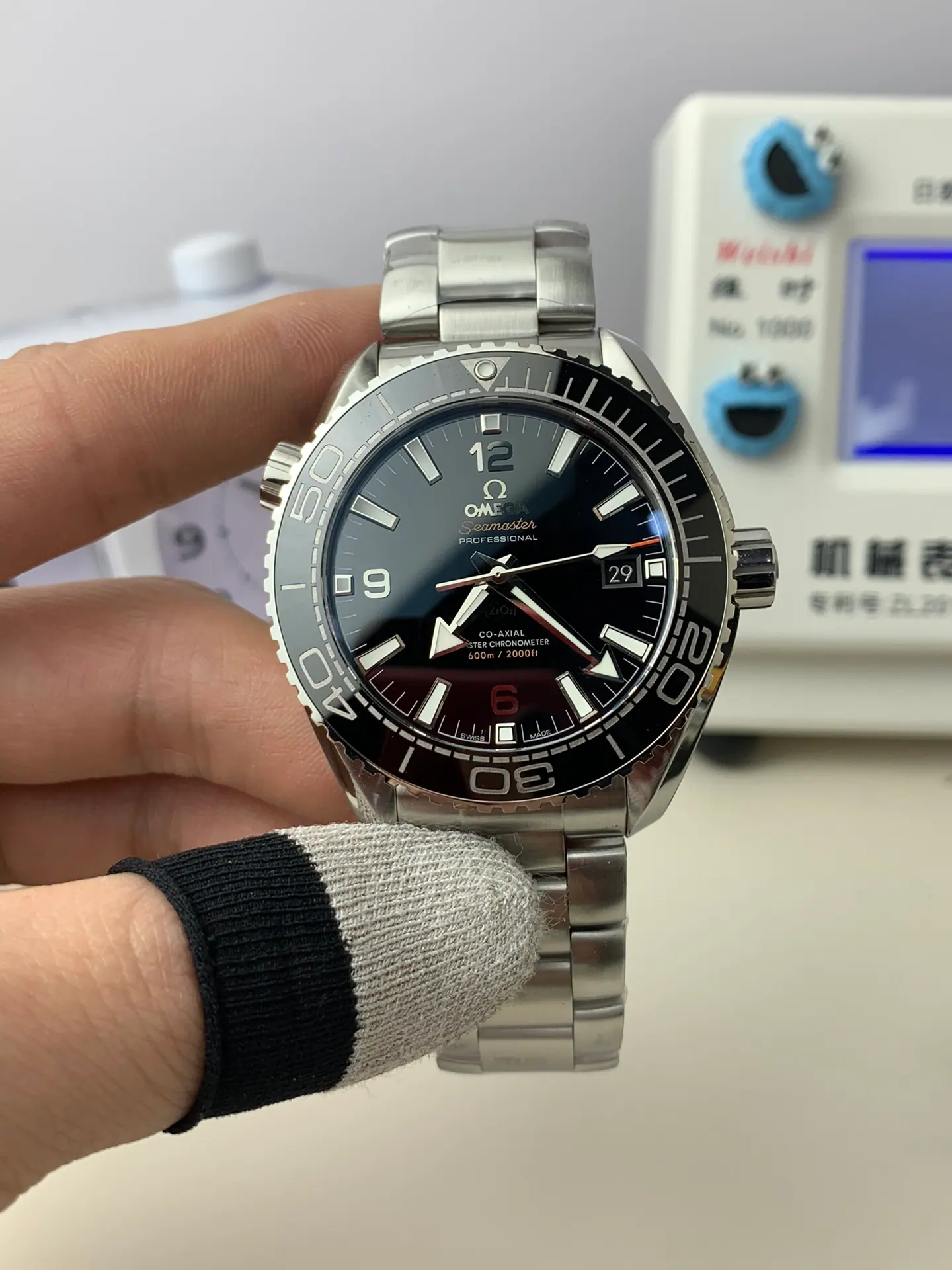 VS | 8900 | 42mm | 海马 Planet Ocean 600M