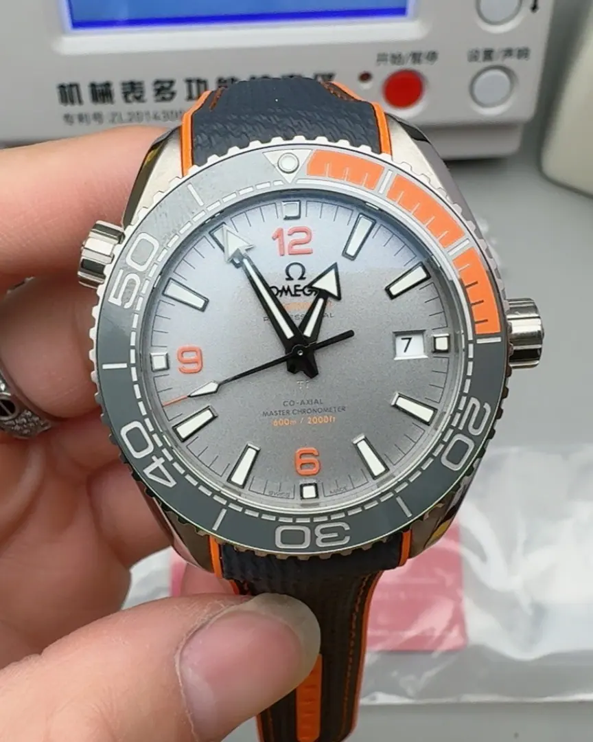 VS l 8900 l 43mm l 欧米茄 Seamaster Planet Ocean 橙色 600m