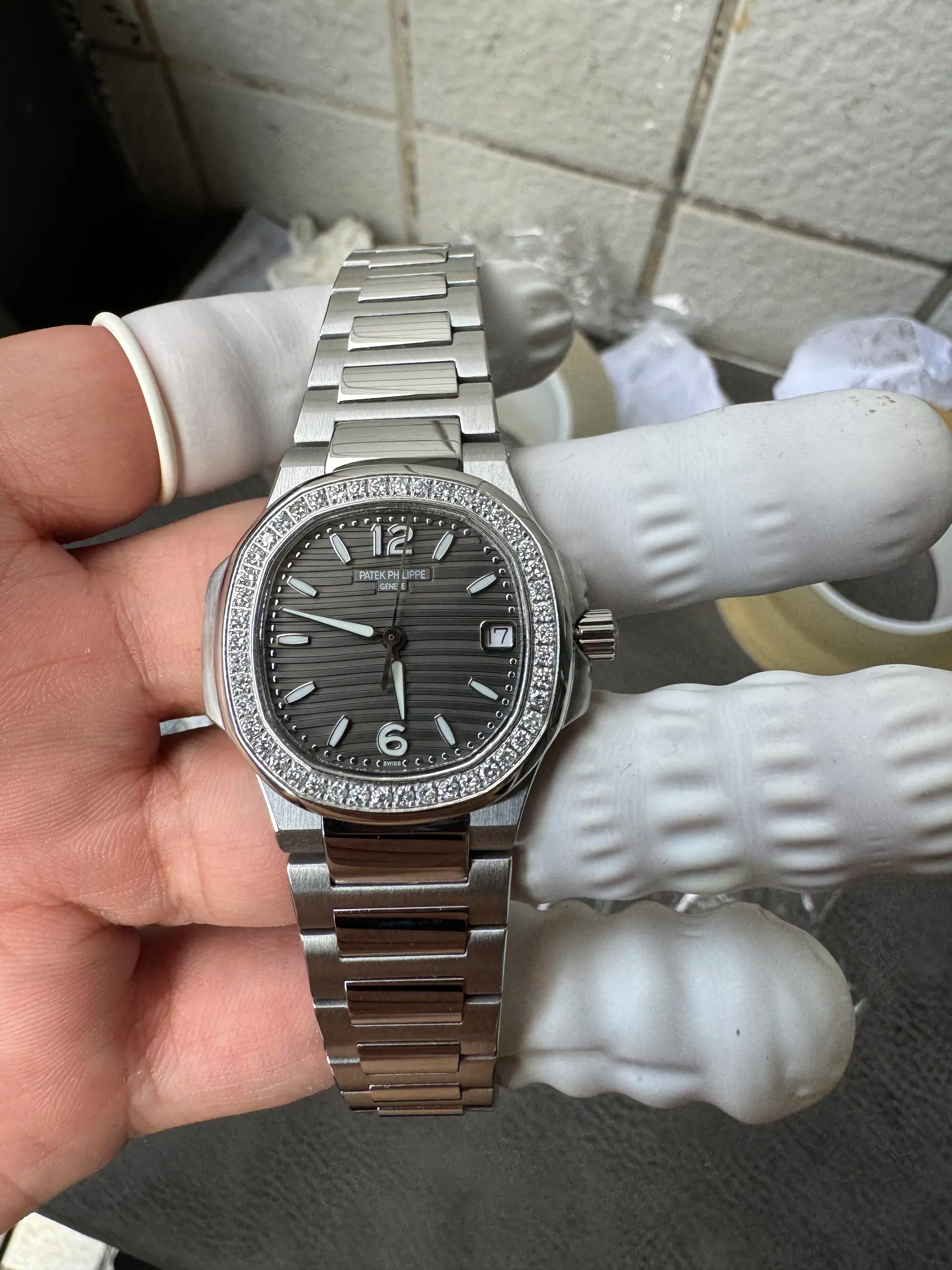 百达翡丽鹦鹉螺 32mm|钻石