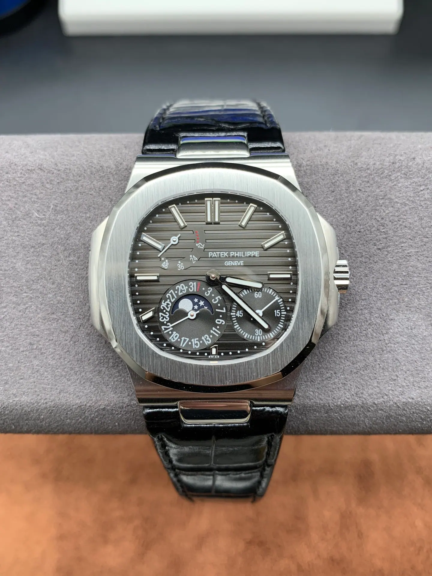ZF l cal:240 机芯 l 40mm l 百达翡丽 Nautilus 5712