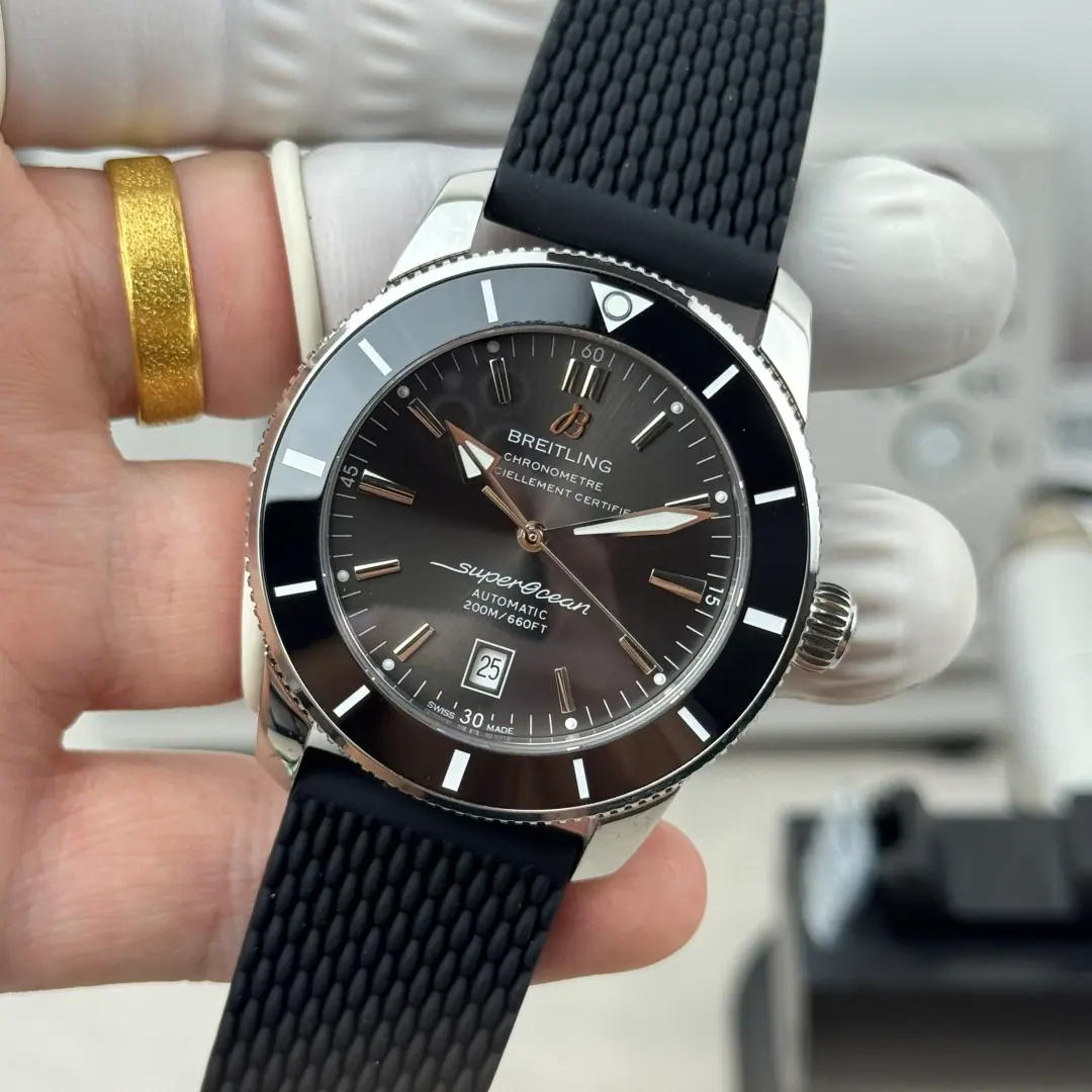 BLS l 2824 cal B20 l 42 mm l 百年灵超级海洋文化系列 B31