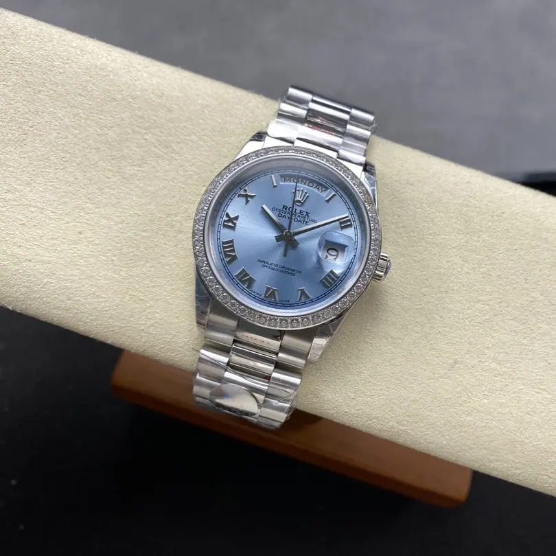8+ | 3255 机芯 | 36mm | 日历星期 Day-date 147g