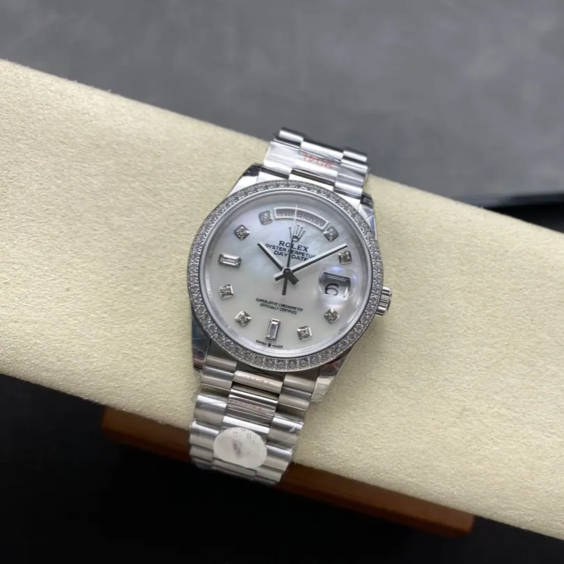 8+ | 3255 机芯 | 36mm | Day-Date 日历星期 147g