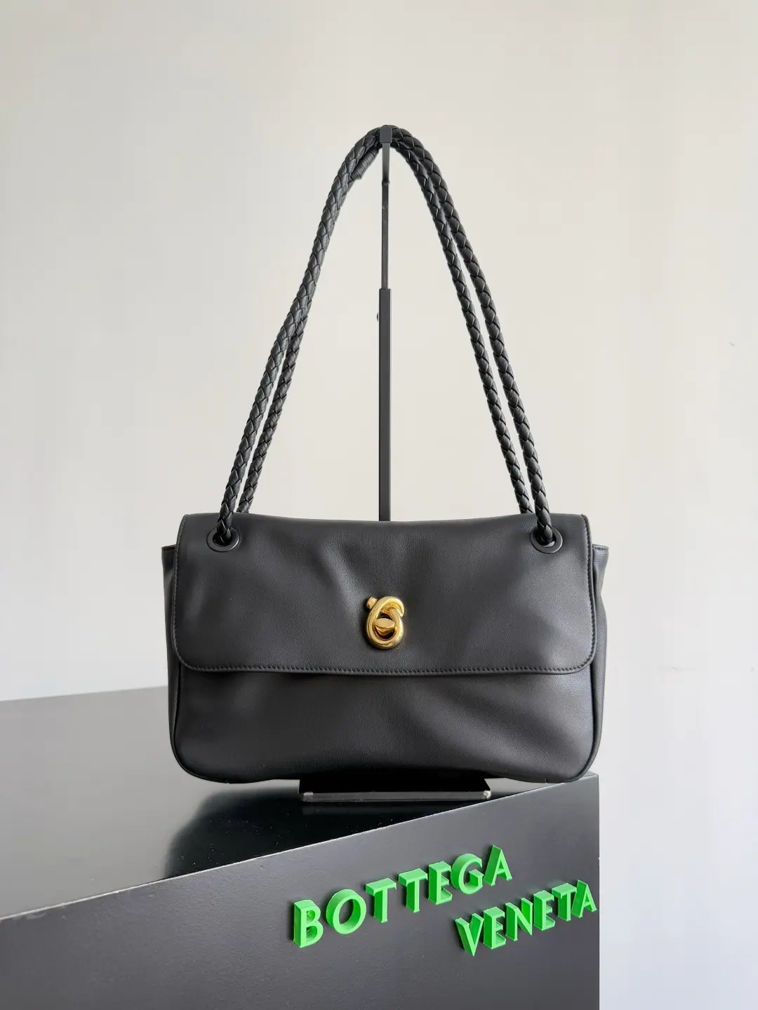 Bottega Veneta Madison 836296 27x16x6 cm