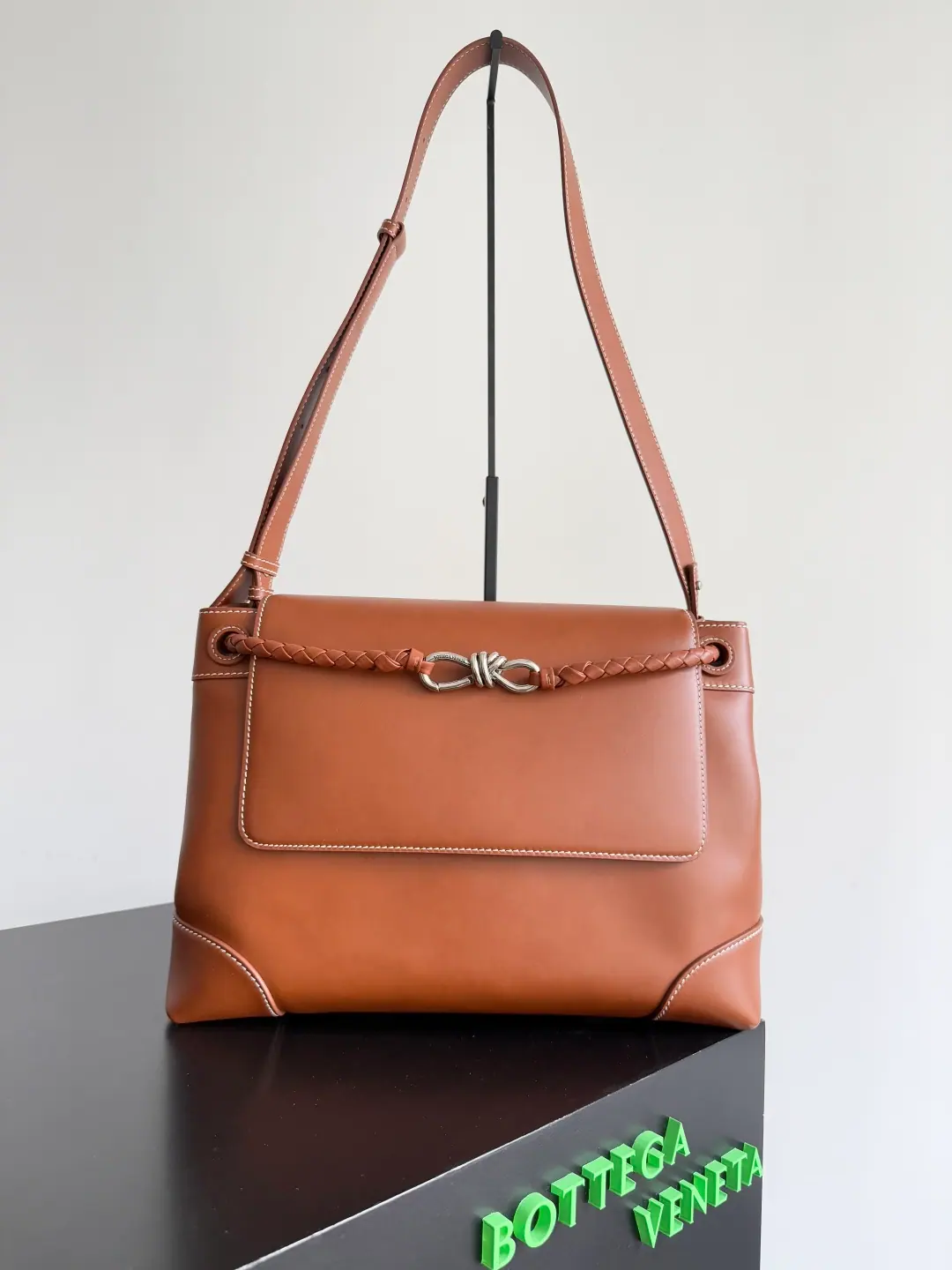 Bottega Veneta Andiamo 斜挎包 807715 37x26x13
