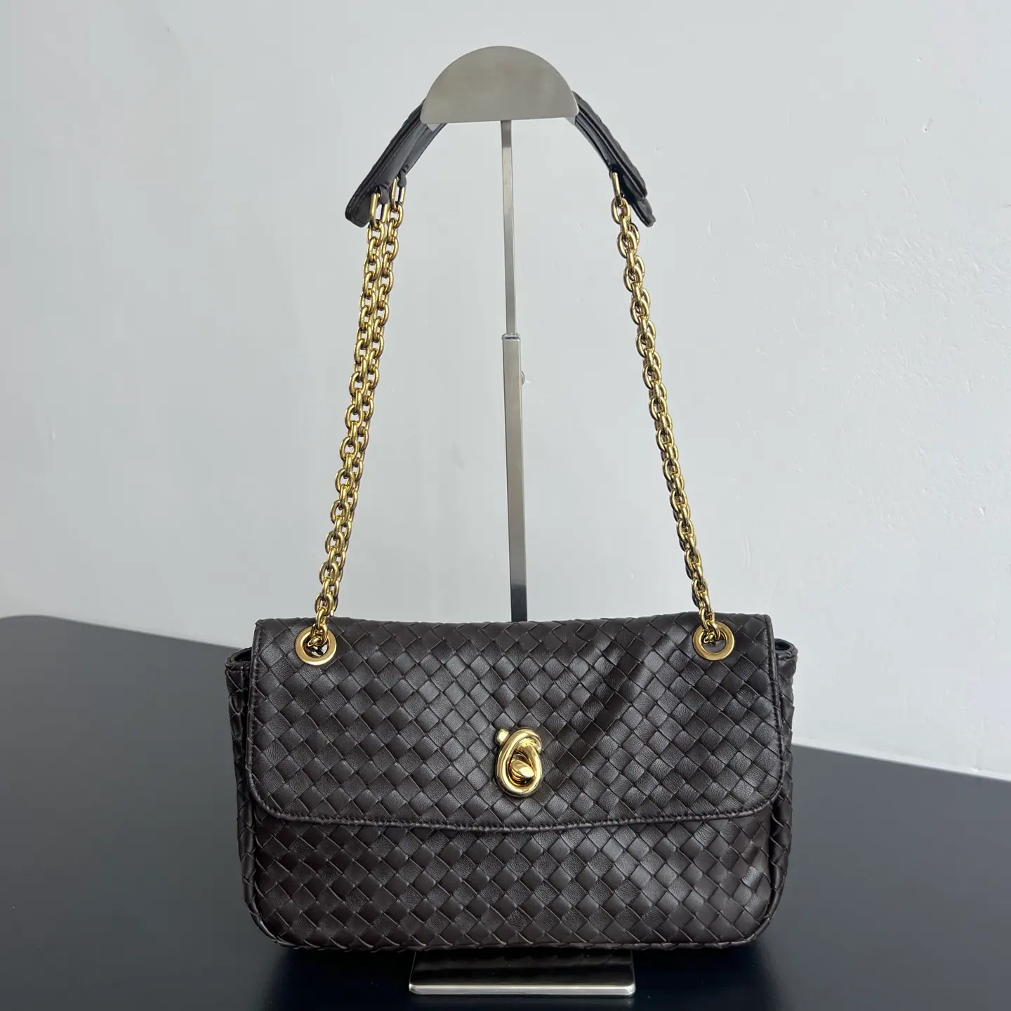 Bottega Veneta Madison 876648 27x16x6 cm