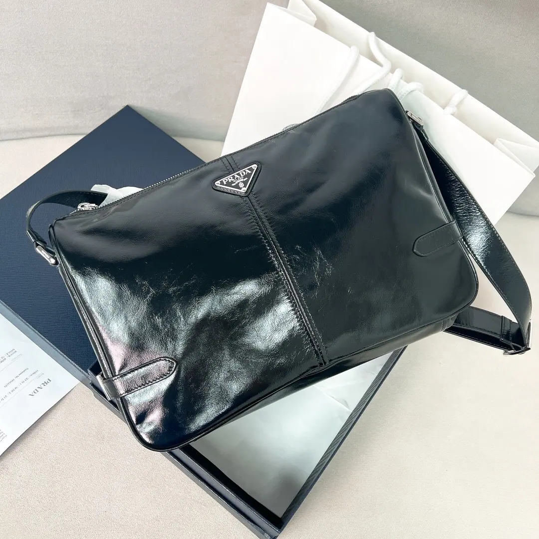 普拉达麂皮单肩包 2VH187 35*22*12cm