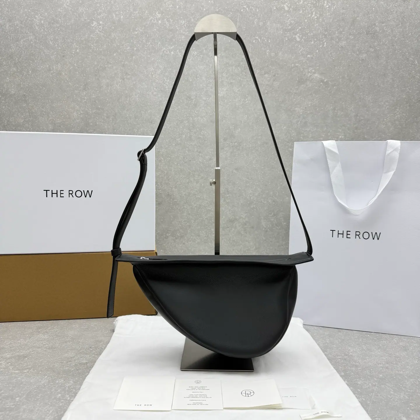 The Row 小号松垮香蕉包 皮革 34x2310cm