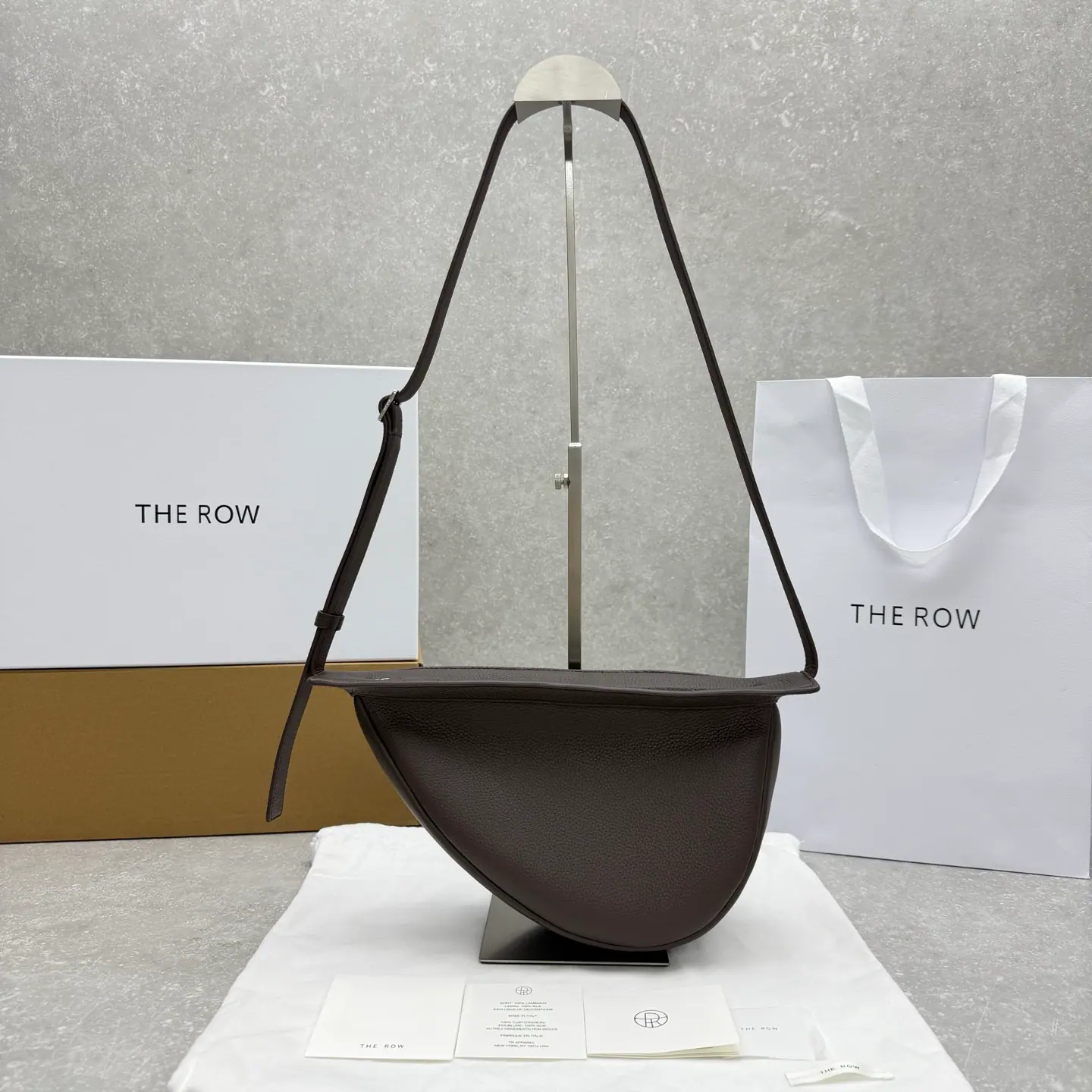 The Row 小号松垮香蕉包 皮革 34x2310cm