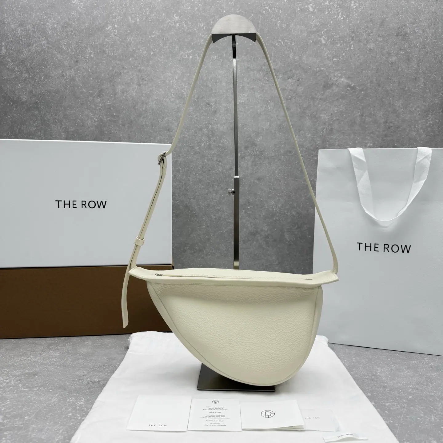 The Row 小号松垮香蕉包 皮革 34x2310cm