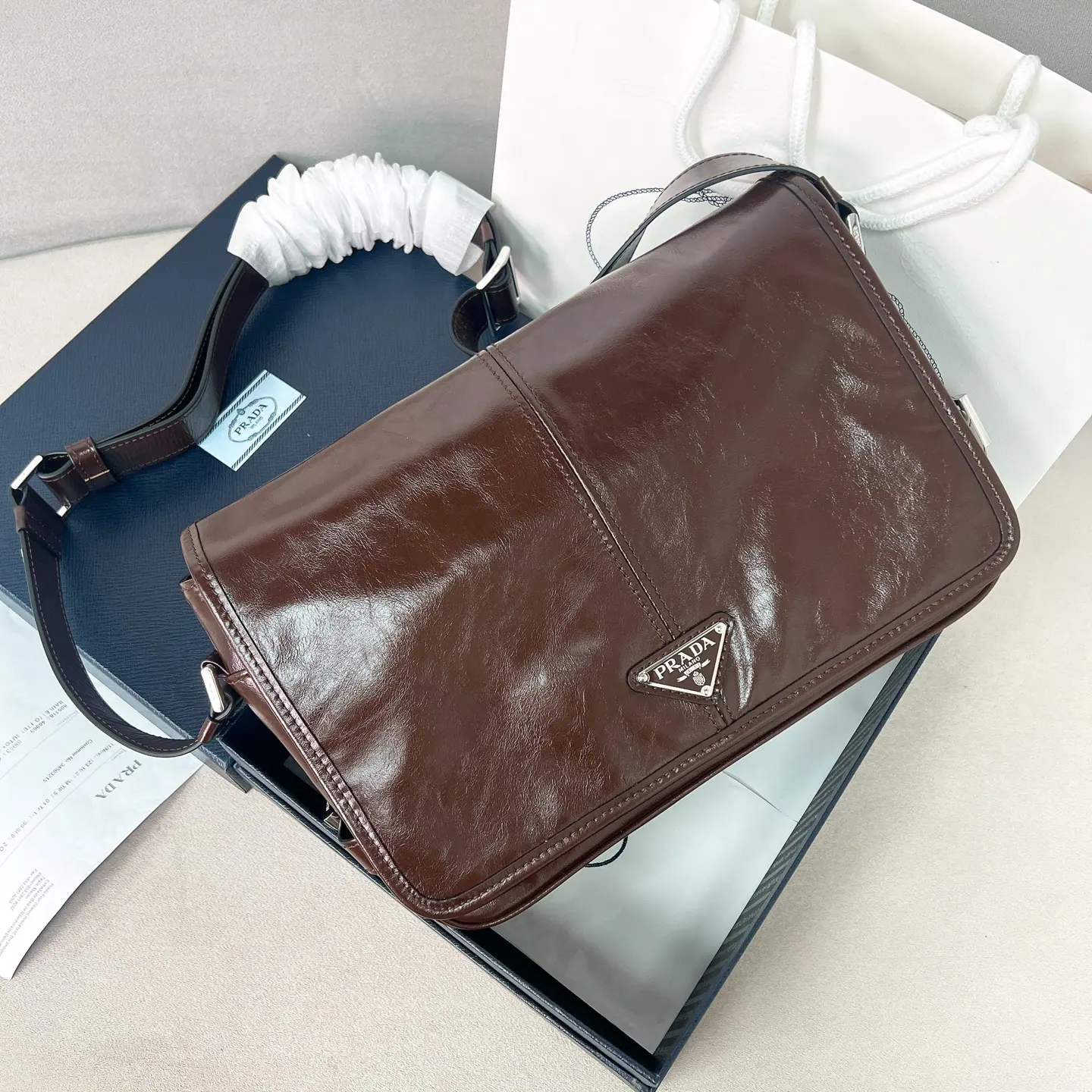 Prada 三角标志斜挎包 2VD073 30*20*11cm