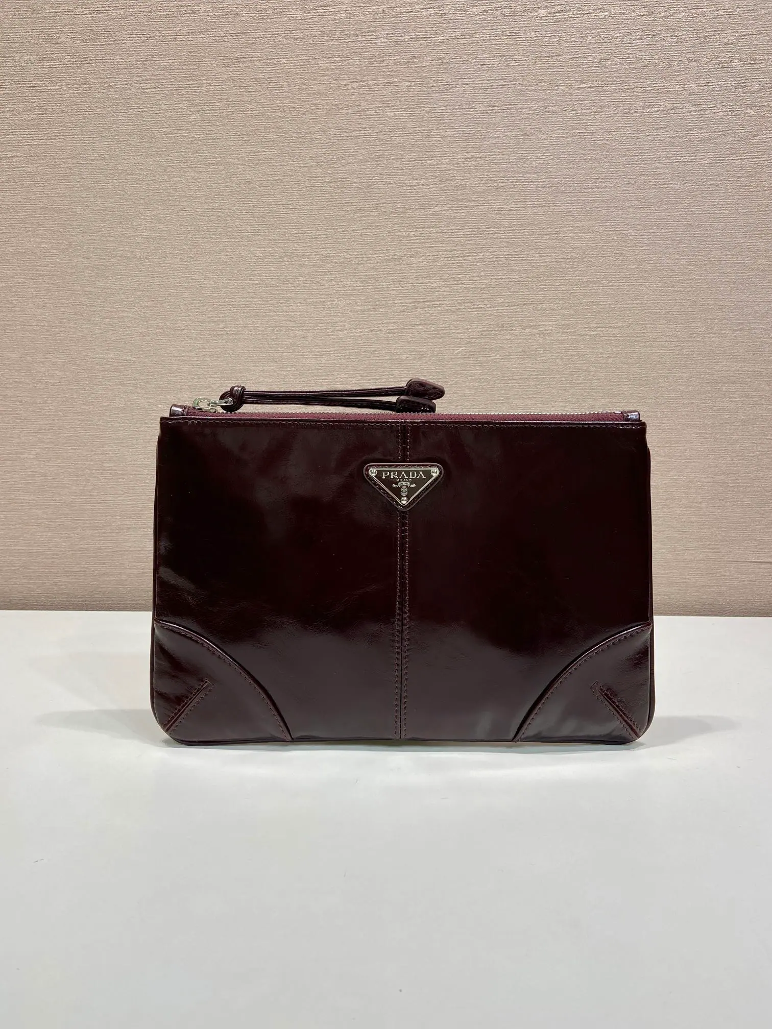 普拉达 2NB052 皮革收纳包 28x18cm