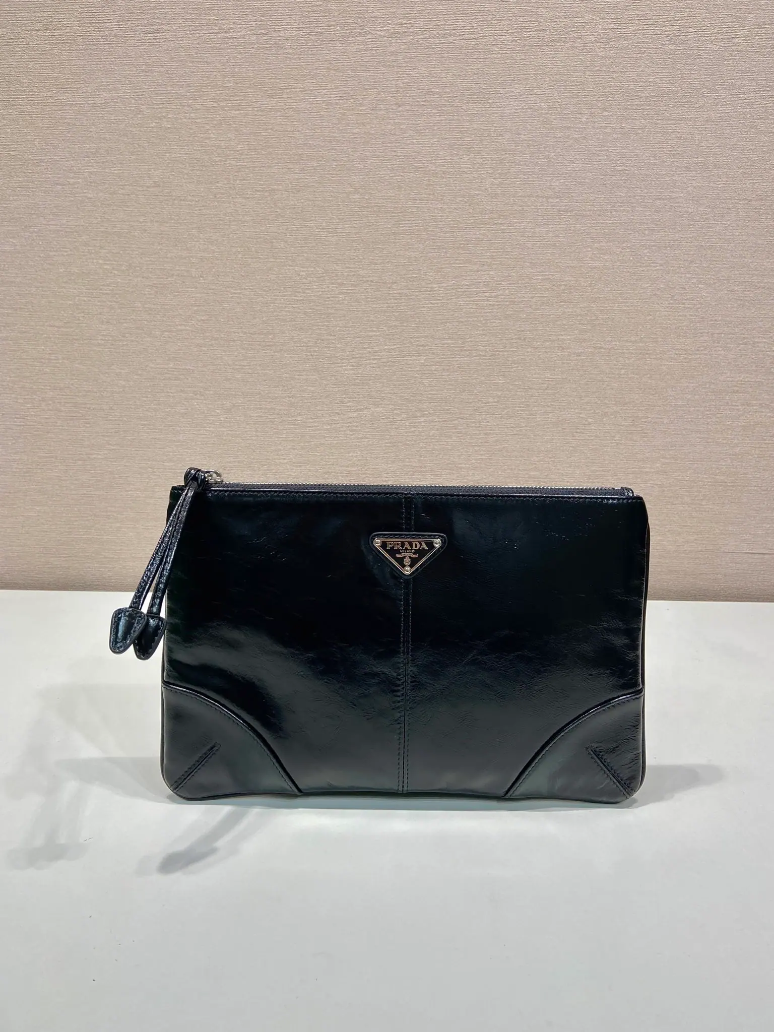 普拉达 2NB052 皮革收纳包 28x18cm