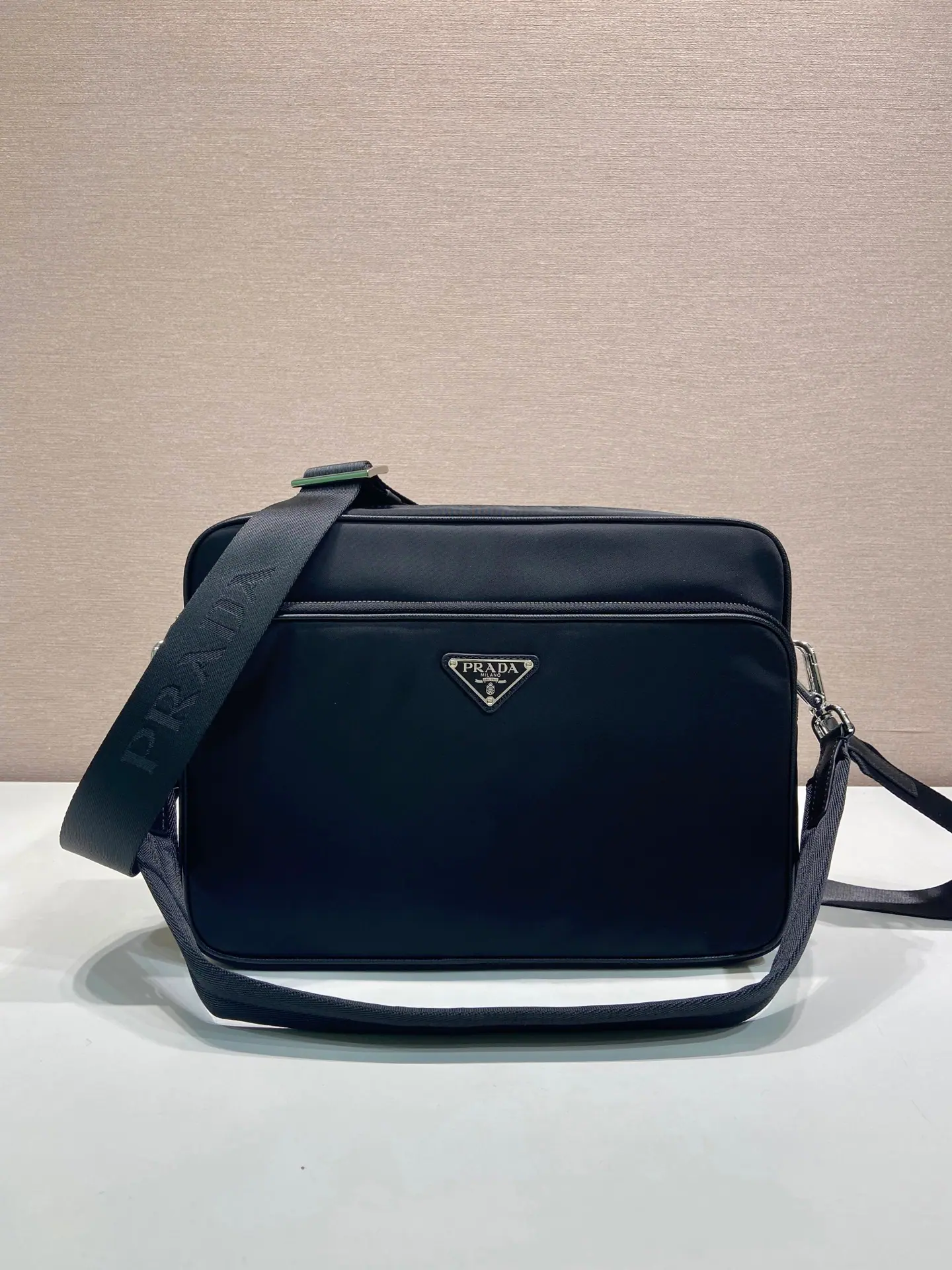 26SS Prada 斜挎包 2VH203 31x23x10cm
