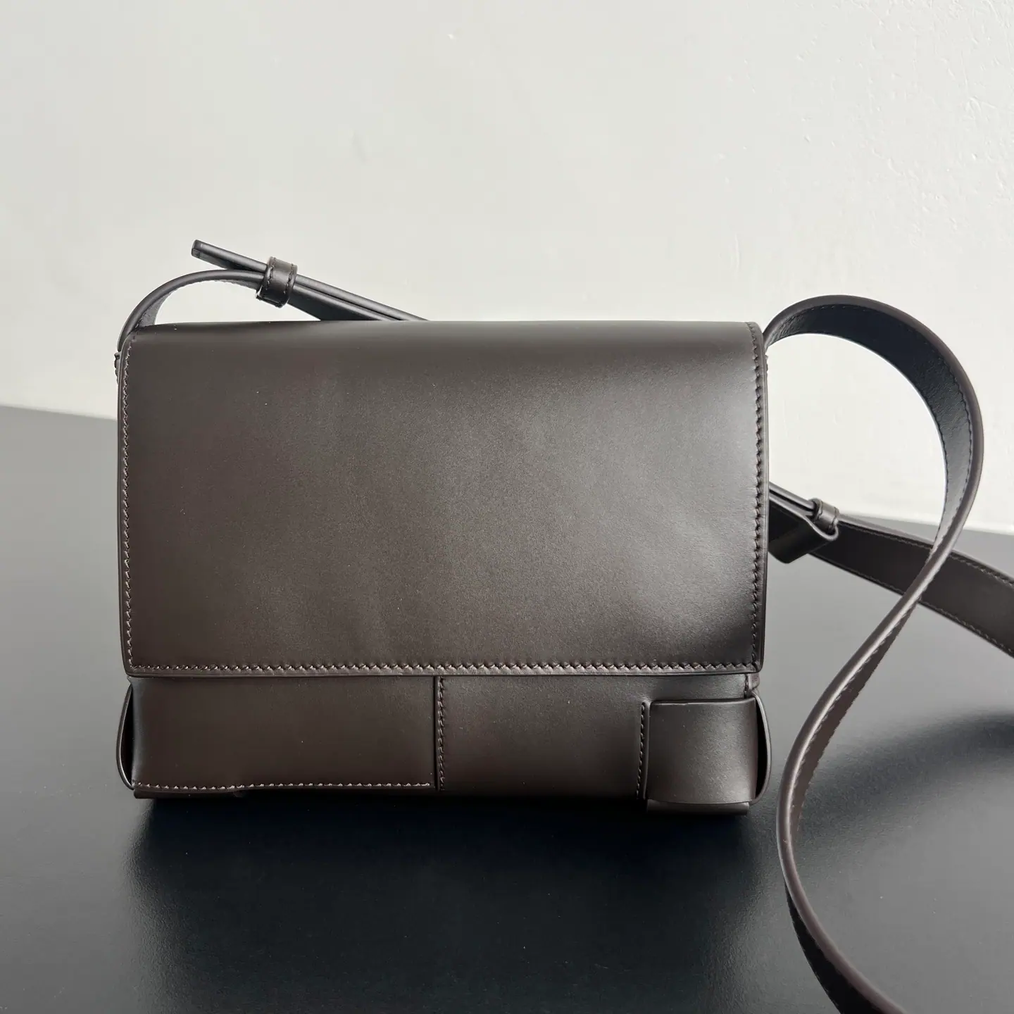 Bottega Veneta Angolo 邮差包 867404 21x15x4cm
