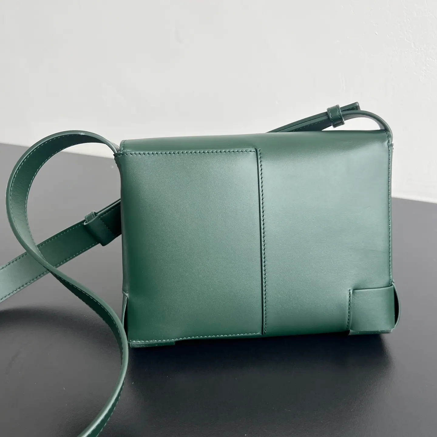 Bottega Veneta Angolo 邮差包 867404 21x15x4cm