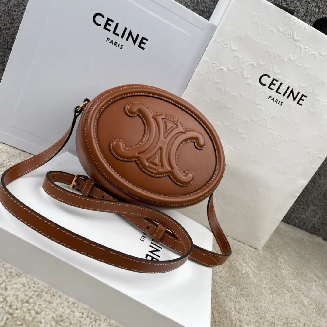 Celine 光滑小牛皮椭圆包 20 x15x6