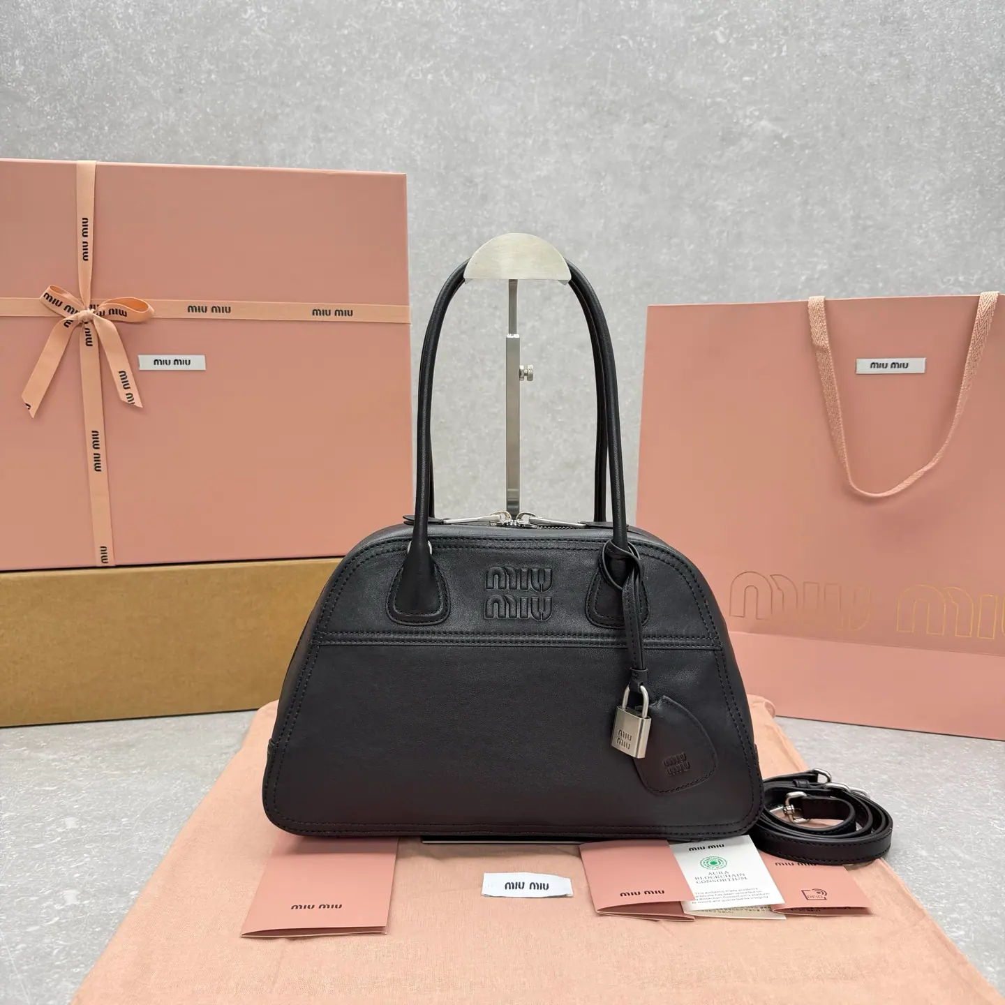 Miu Miu 缪缪 Bivang 纳帕皮革包 32x19.5x10.5cm