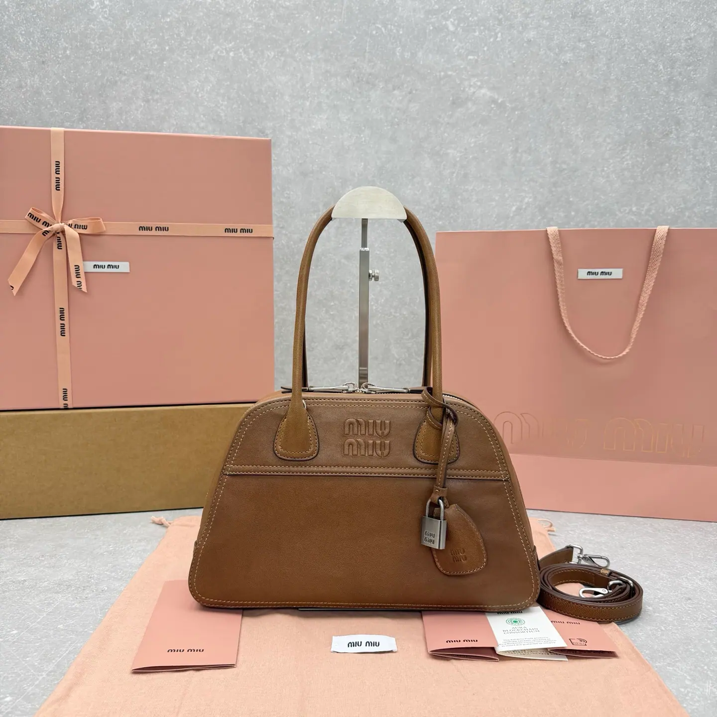 Miu Miu 缪缪 Bivang 纳帕皮革包 32x19.5x10.5cm