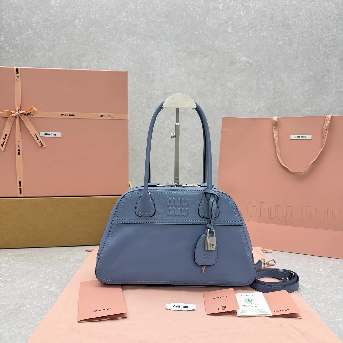 Miu Miu Vitello Nappa 皮革包 小号 32x19.5x10.5cm