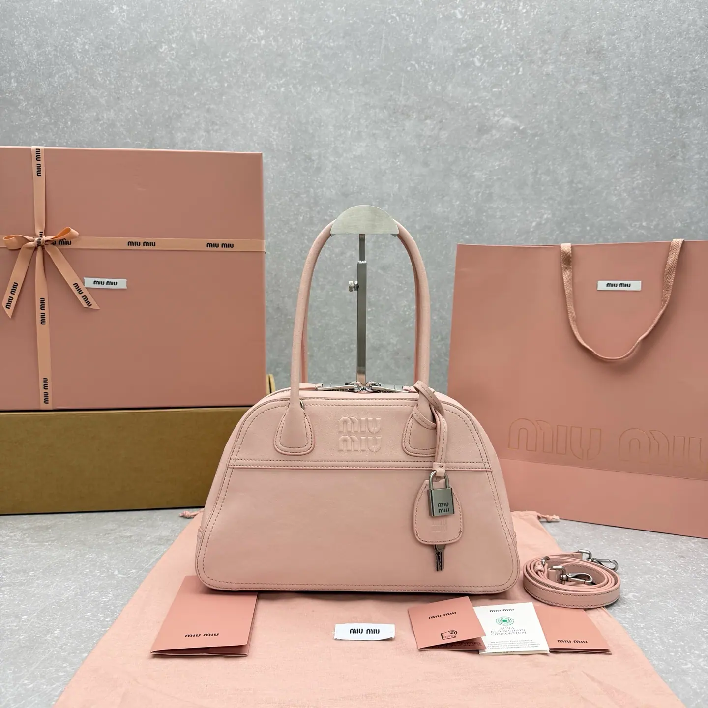 Miu Miu Vitello Nappa 皮革包 小号 32x19.5x10.5cm