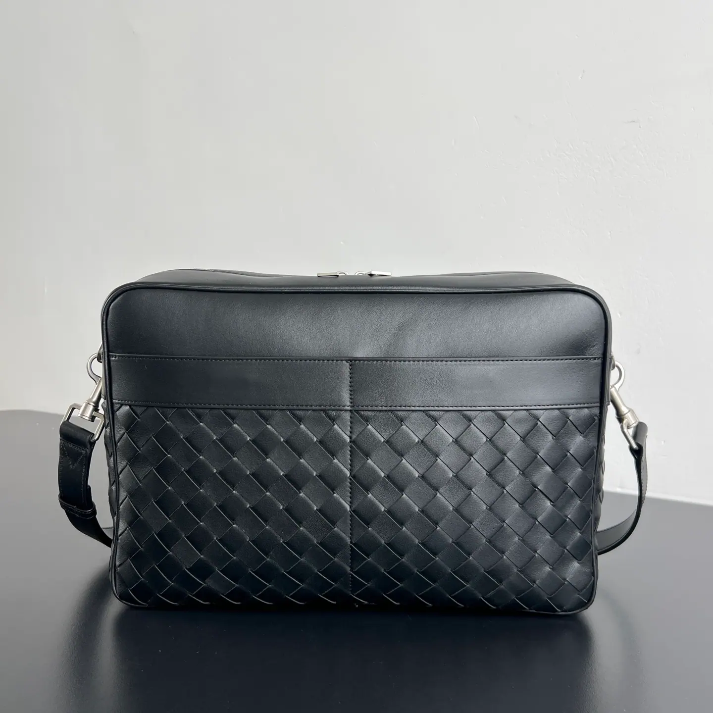 Bottega Veneta 大号编织皮革斜挎包 843857 37x26x13cm