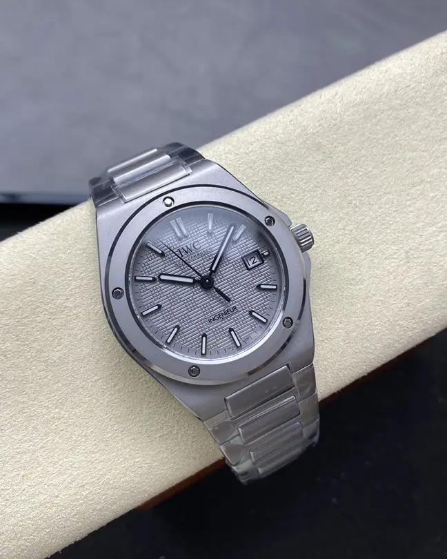 GH l 9015机芯 l 40mm l Ingenieur 自动机械表 - IW323904 [钛金属]