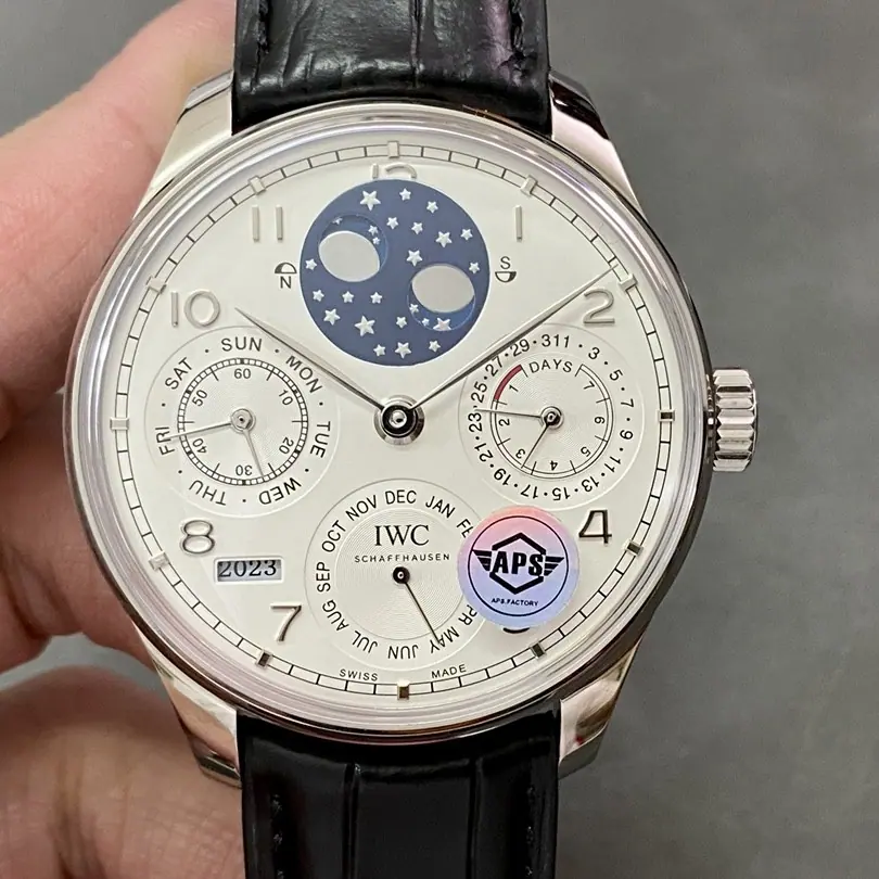 APS l 52610 机芯 l 44.2 毫米 l 葡萄牙系列万年历 IW503312