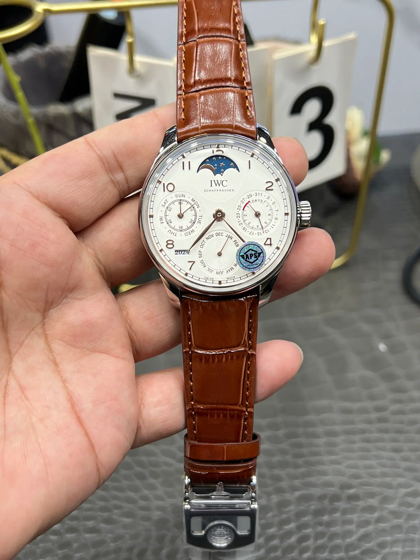 APS l 52610 机芯 l 44.2 mm l 葡萄牙系列万年历 IW503312