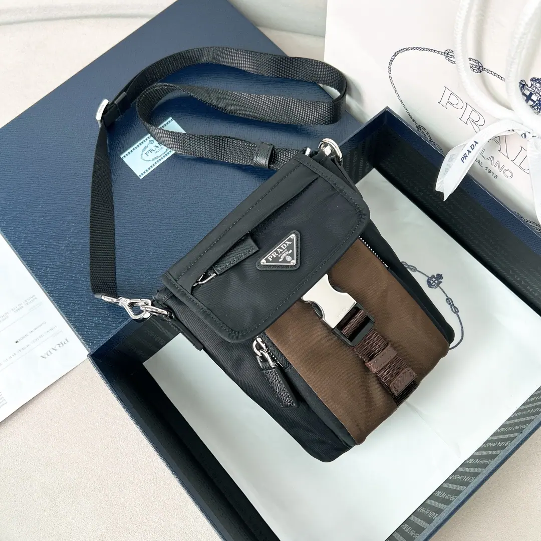 Prada 2ZT086 Re-Nylon 智能手机保护壳 14x18x5cm
