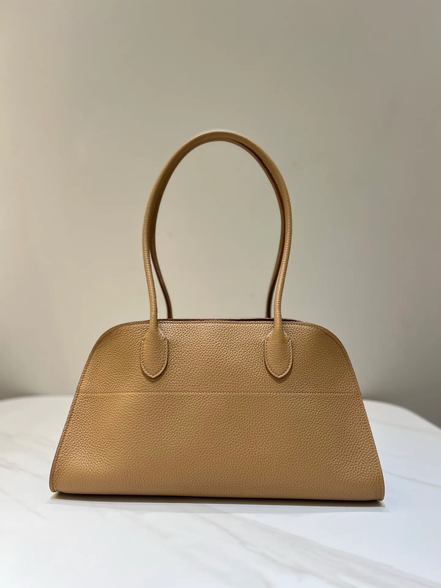 THE ROW Margaux EW 肩背包 12 皮革包 38x18x23cm