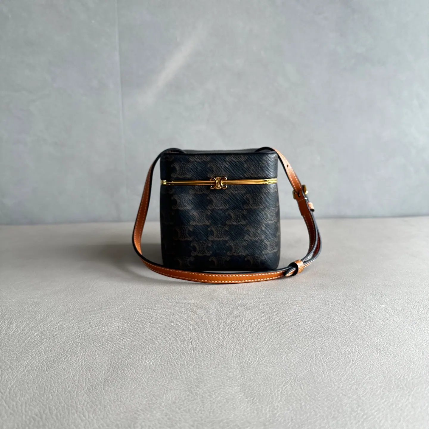 Celine 思琳 小型 Triomphe 框架 12.5x12.5x12.5cm
