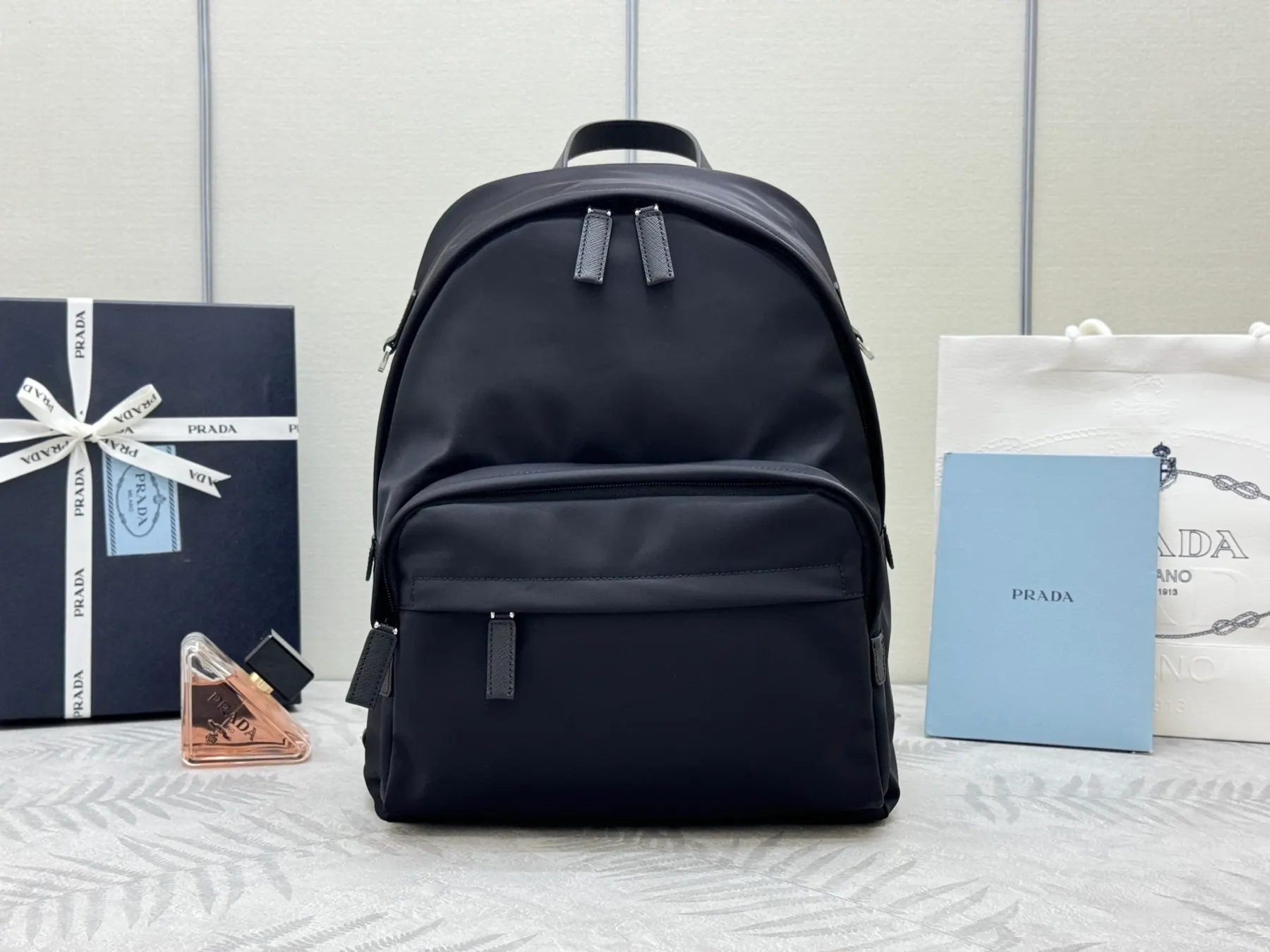 普拉达 尼龙双肩包 2VZ066 29x40x17cm