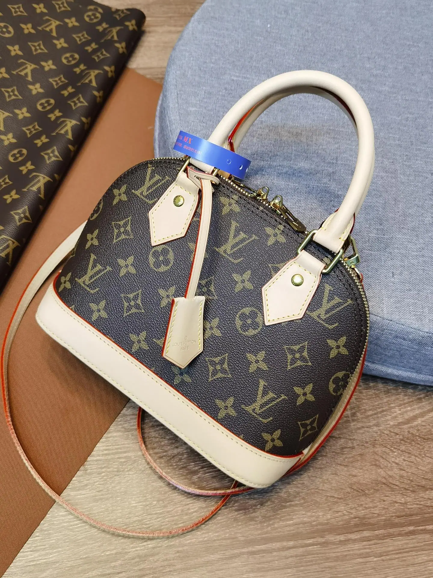 路易威登 Alma BB Monogram M53152 25*19*12cm