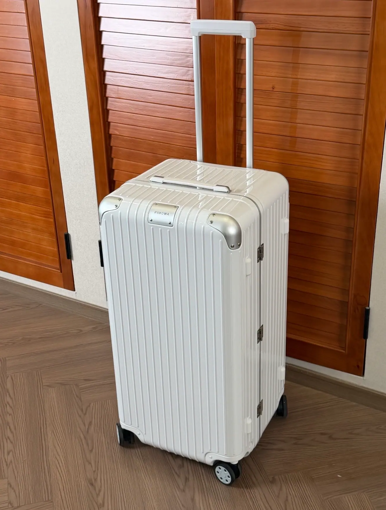 RIMOWA Essential Hybrid 行李箱 Plus 80X40X41cm