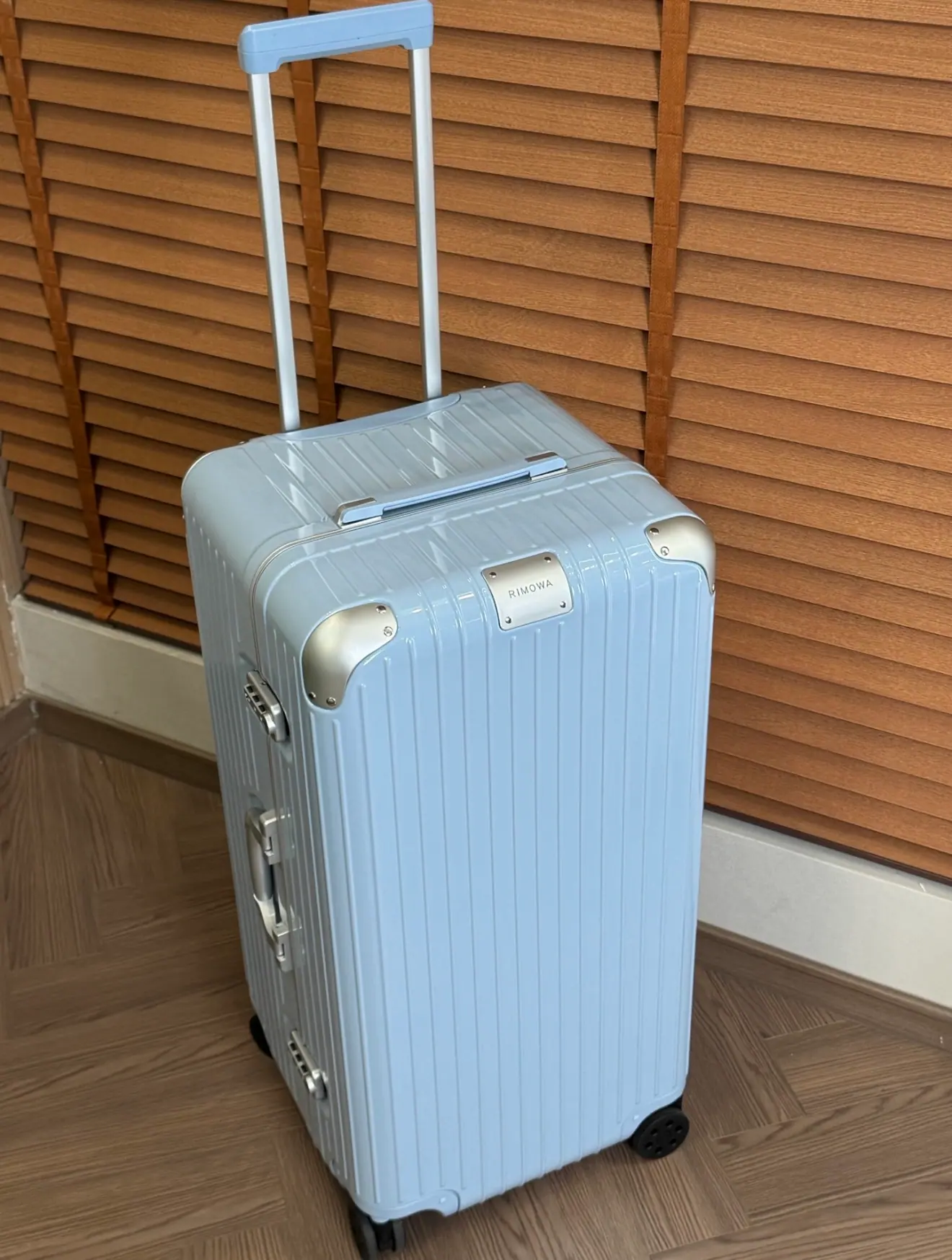 RIMOWA Essential Hybrid 托运行李箱 Plus 80X40X41cm