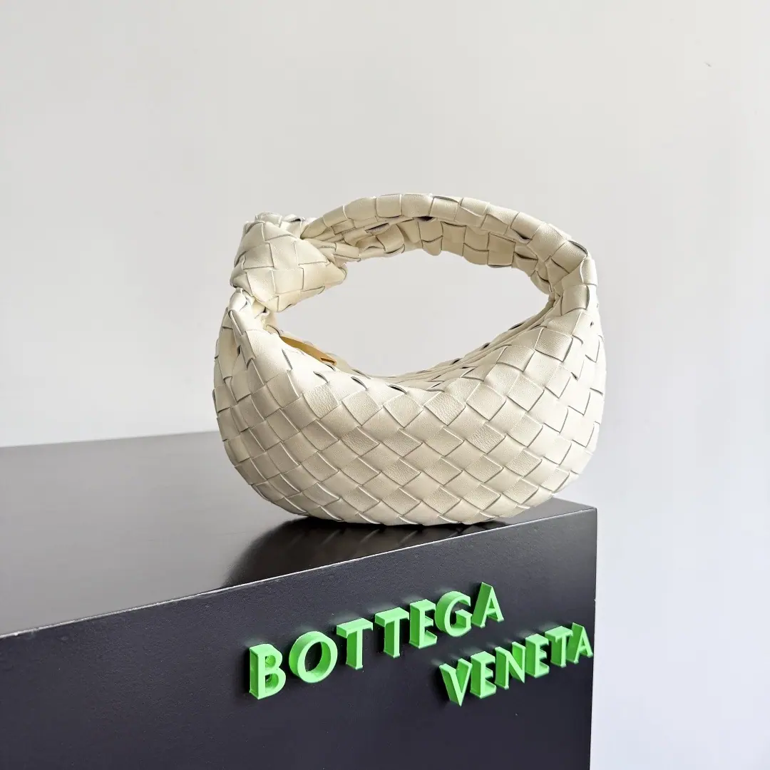 BOTTEGA VENETA 羊羔皮迷你 Jodie 包 651876 23*15*5cm