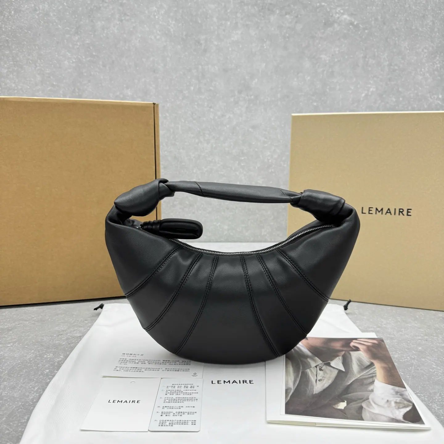 LeMAIRE Fortune 牛角包深巧克力单肩包 30×18×23×6cm