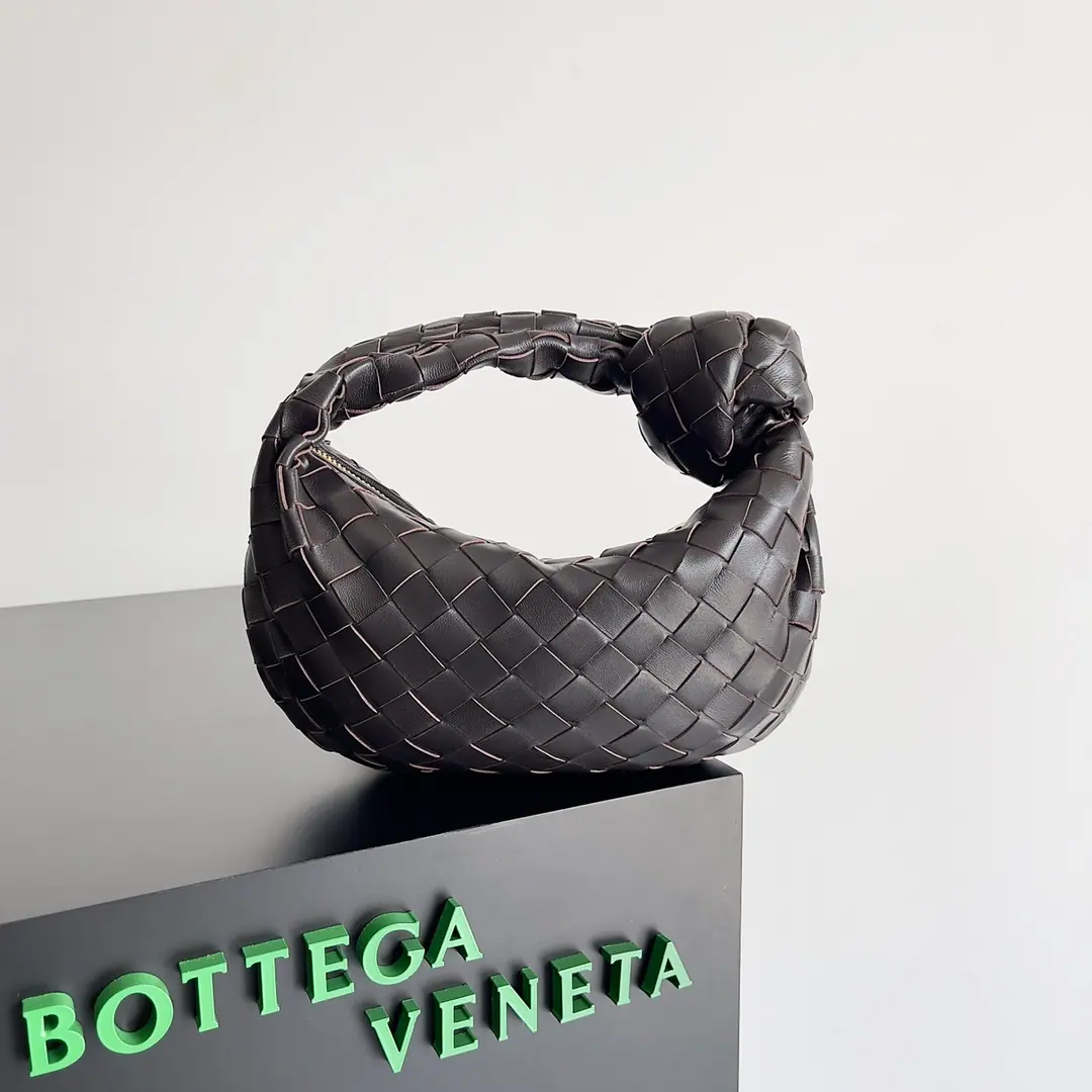BOTTEGA VENETA 羊皮迷你Jodie包 651876 23*15*5cm