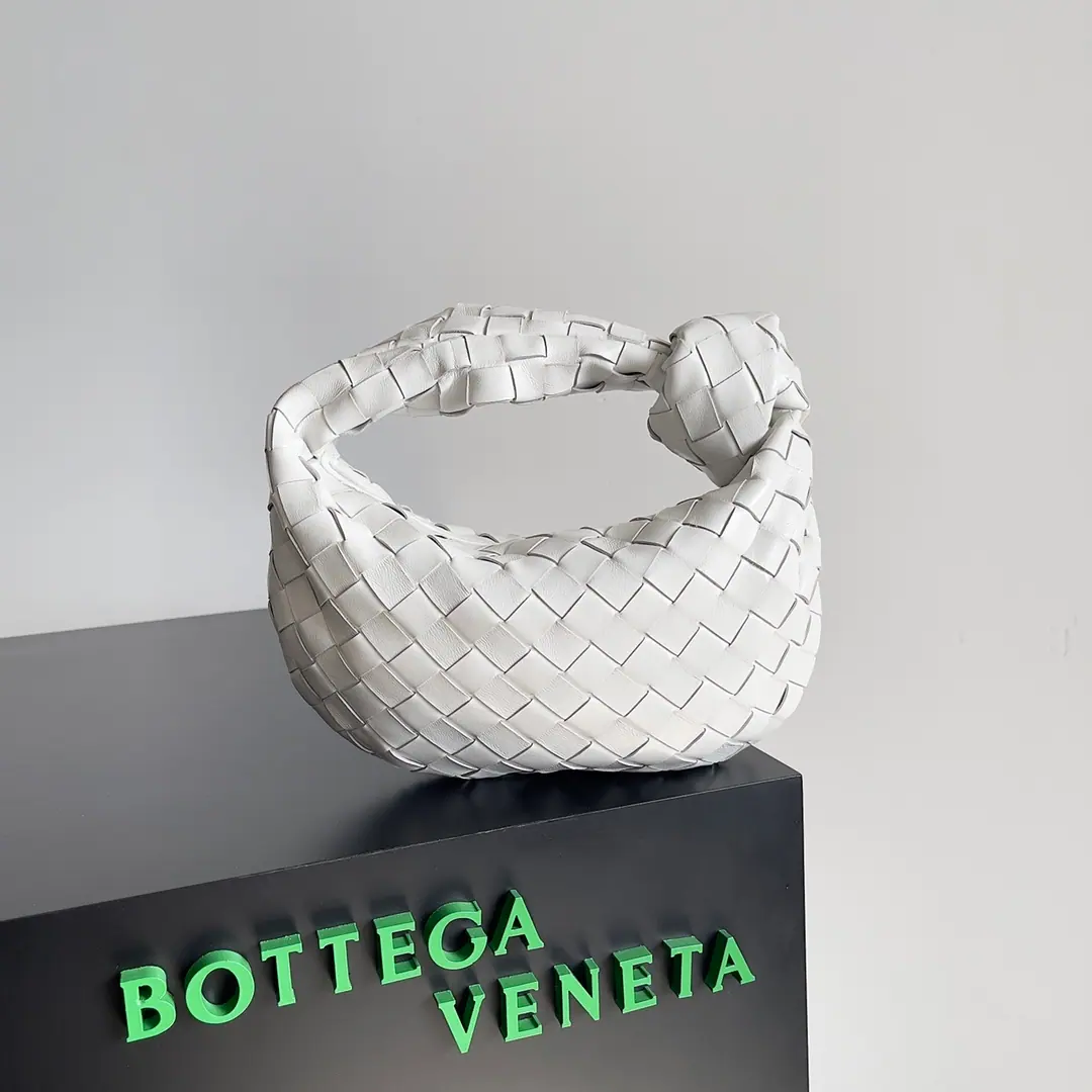 BOTTEGA VENETA 羊羔皮迷你 Jodie 包 651876 23*15*5cm