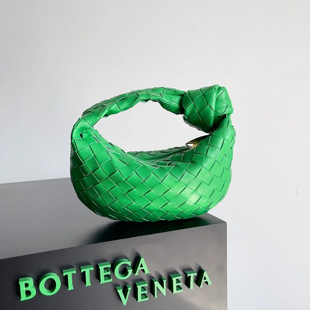 BOTTEGA VENETA 羔羊皮迷你Jodie包 651876 23*15*5cm