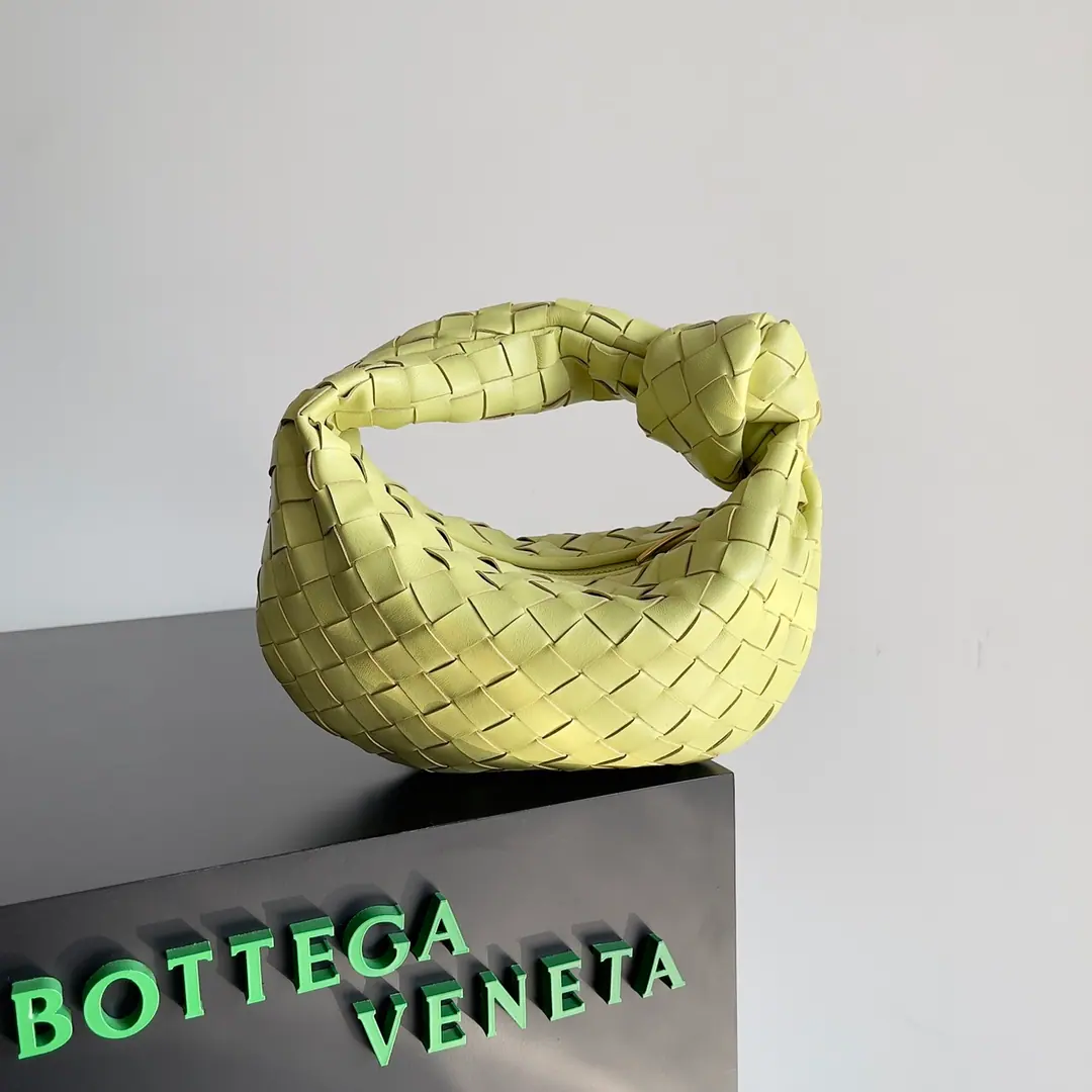 BOTTEGA VENETA 羔羊皮迷你Jodie包 651876 23*15*5cm