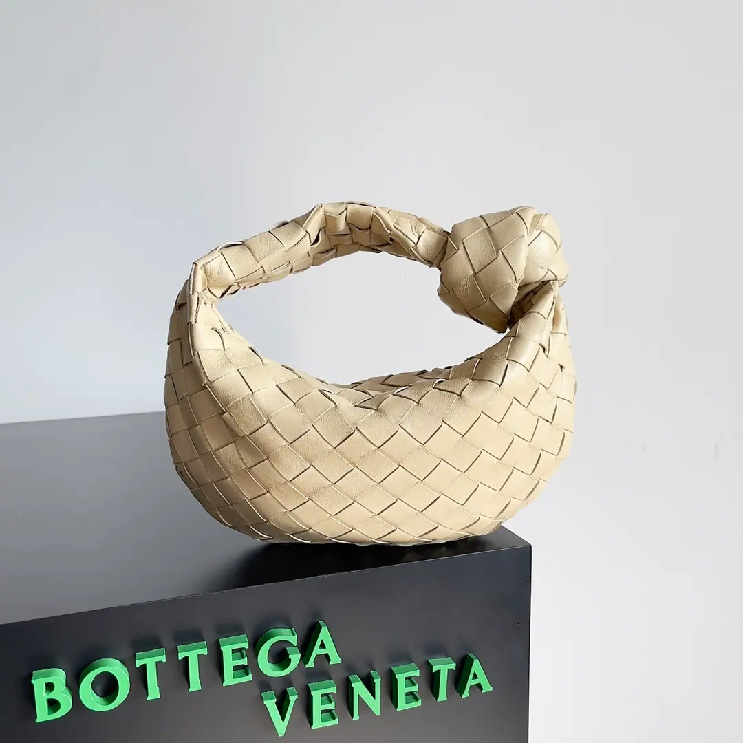 BOTTEGA VENETA 羊羔皮迷你 Jodie 包 651876 23*15*5cm