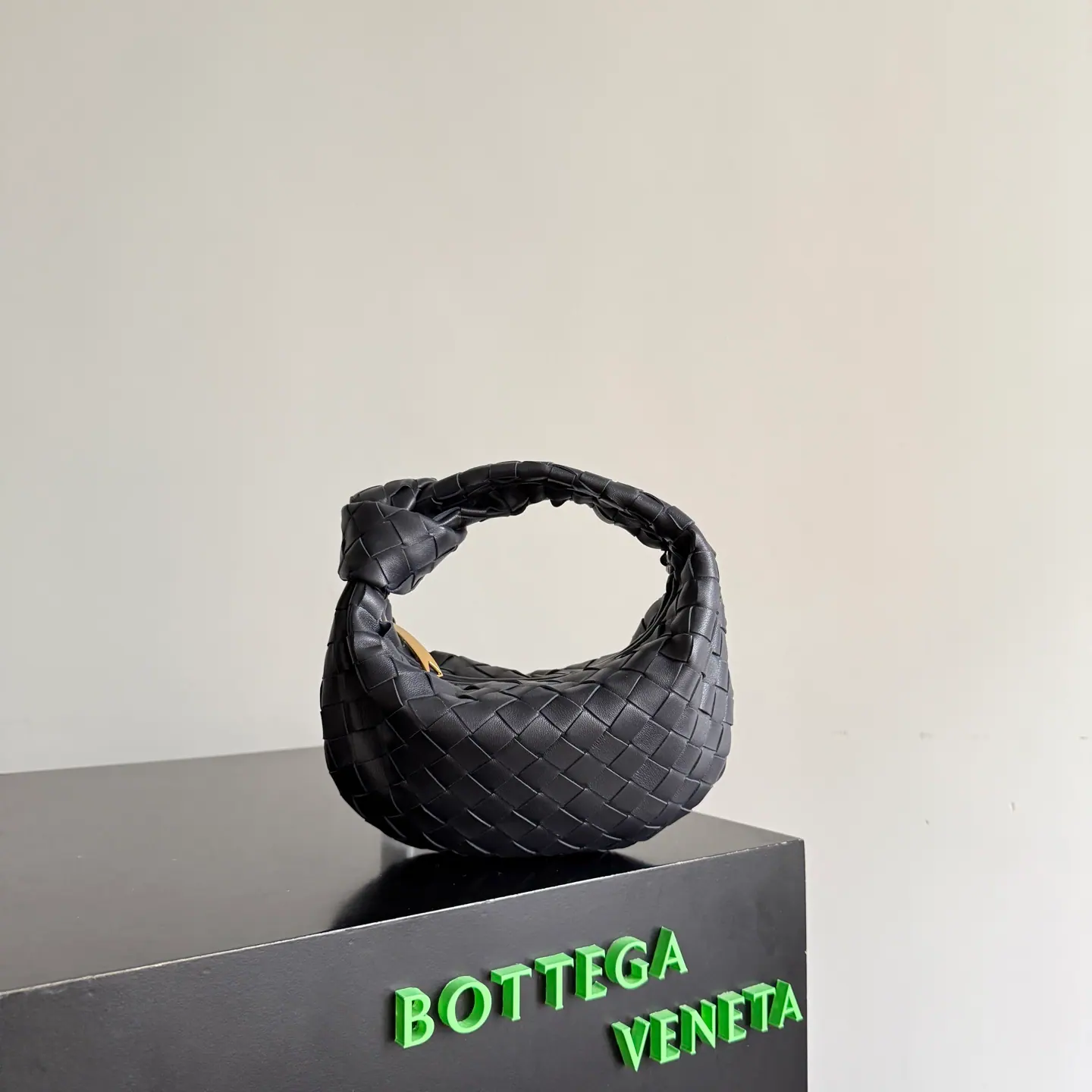 BOTTEGA VENETA 羊皮迷你Jodie包 651876 23*15*5cm