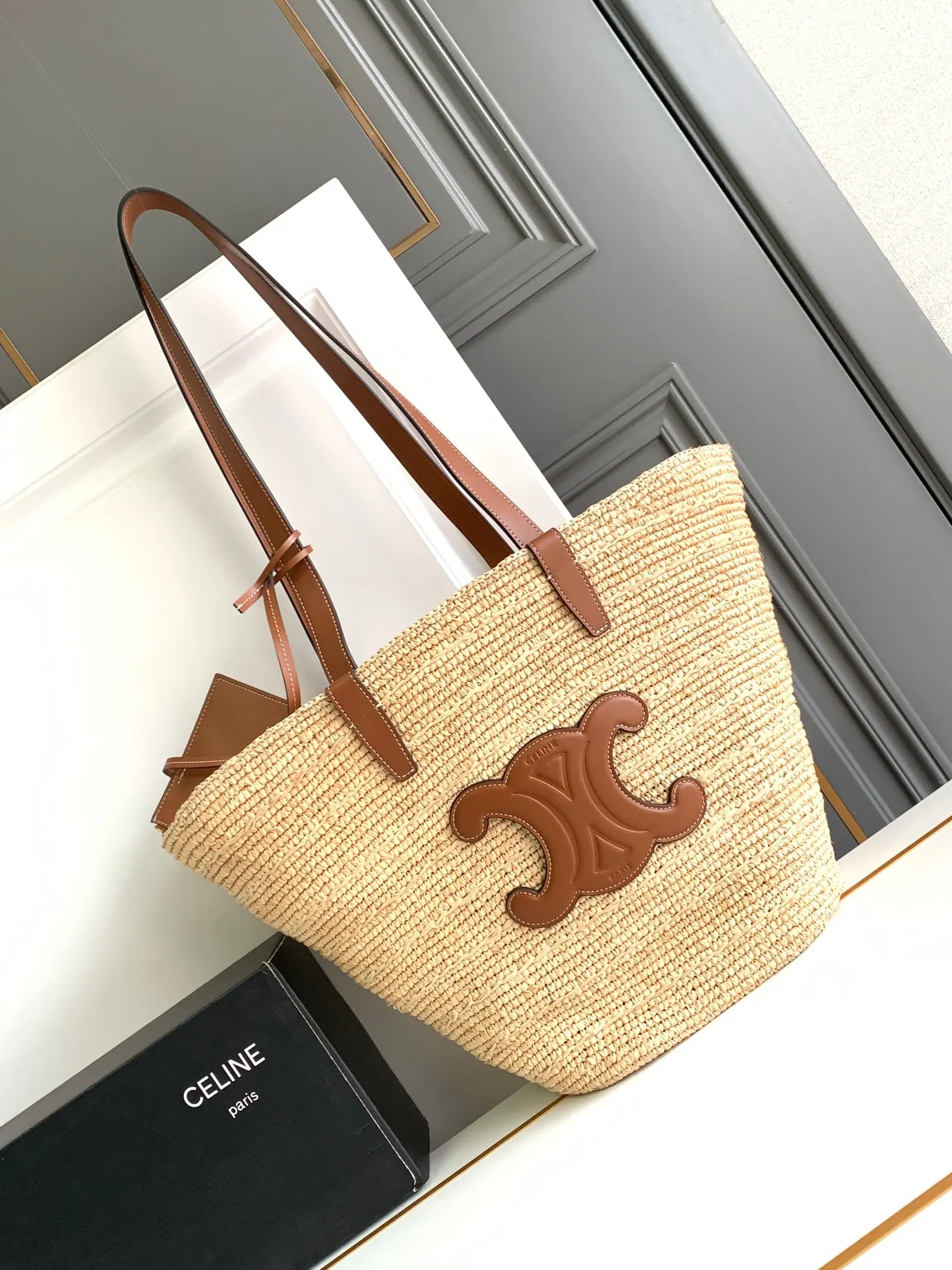 CELINE 中号柔软经典编织篮包 114342FF7.04LU -22 x 30 x 14cm